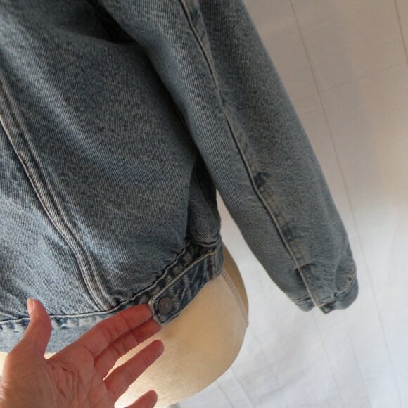 Levis Strauss & Co. women’s Jean Jacket size Medium With Sherpa Fleece Lining - Picture 14 of 16